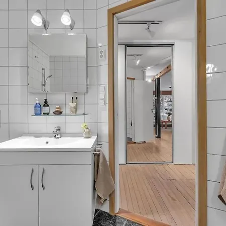 Urban Architectural Retreat - Newly Renovated