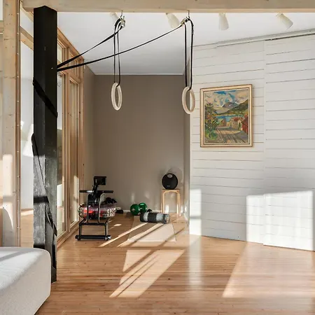 Urban Architectural Retreat - Newly Renovated *