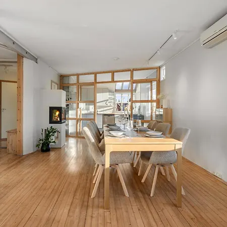 Urban Architectural Retreat דירה